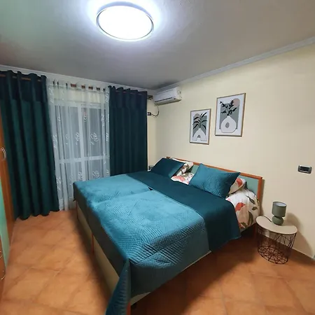 1 Apartment *