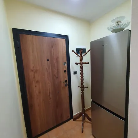 1 Apartment *